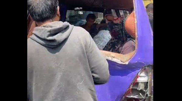 Truk Tabrak Angkot di Sukabumi, Delapan Orang Terluka