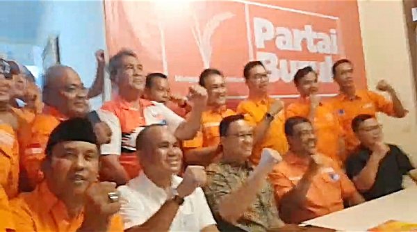 Anies Baswedan Kunjungi Kantor Pusat Pemenangan Partai Buruh di Tebet