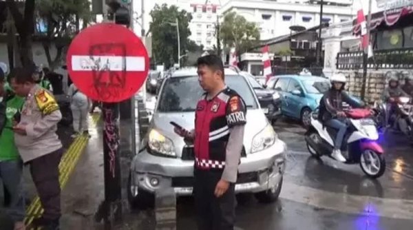 Bocah 9 Tahun Hampir Dihajar Warga Setelah Bawa Kabur Mobil di Kemang, Jakarta Selatan