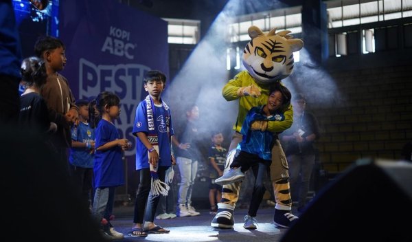 Antusiasme Bobotoh Memadati Event Pesta Rakyat PERSIB di GOR C-tra Arena