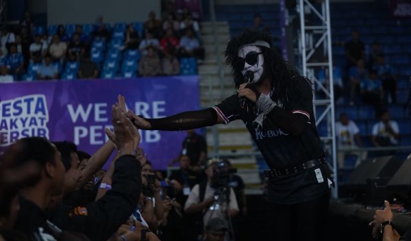Kuburan Band Menghentak Pesta Rakyat PERSIB di GOR C-tra Arena Bandung
