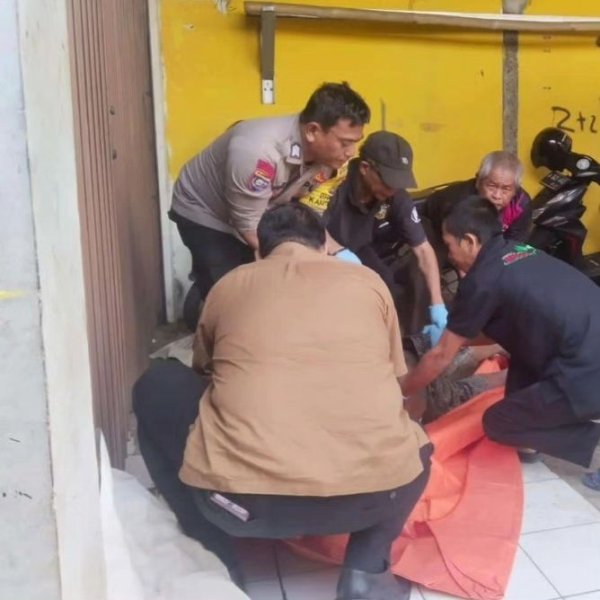 Pria Diduga ODGJ Ditemukan Meninggal di Depan Toko Laundry di Ciledug