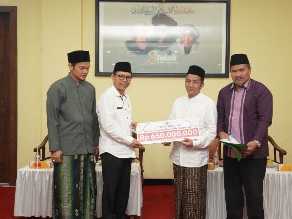 Kementerian Agama Salurkan Bantuan untuk Pesantren Lirboyo yang Terbakar