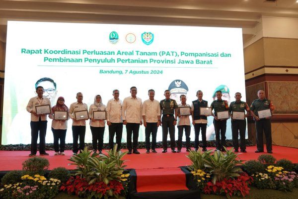 Sukses Optimalkan Lahan Terbengkalai Jadi Areal Pertanian, BPP Kecamatan Pameungpeuk Diganjar Penghargaan dari Kementerian Pertanian RI