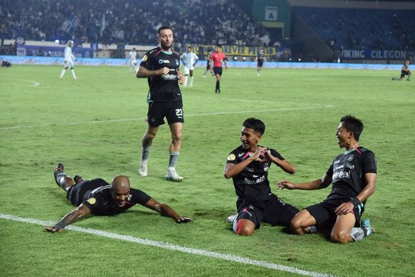 PERSIB Awali Liga 1 2024/25 dengan Kemenangan Telak 4-1 atas PSBS Biak