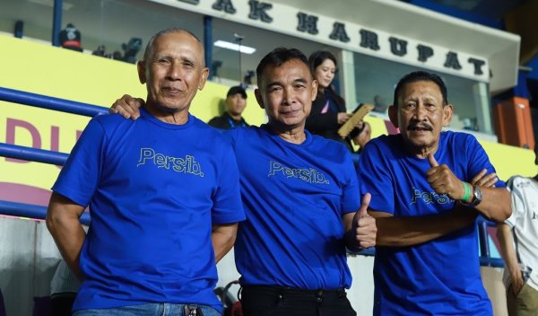 Tiga Legenda PERSIB Kembali ke Stadion Si Jalak Harupat: Kenangan dan Kebanggaan yang Tak Terlupakan