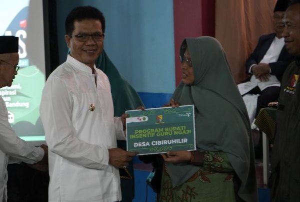 Ratusan Penghargaan Bukti Kinerja dan Kepemimpinan Kang DS Sangat Baik
