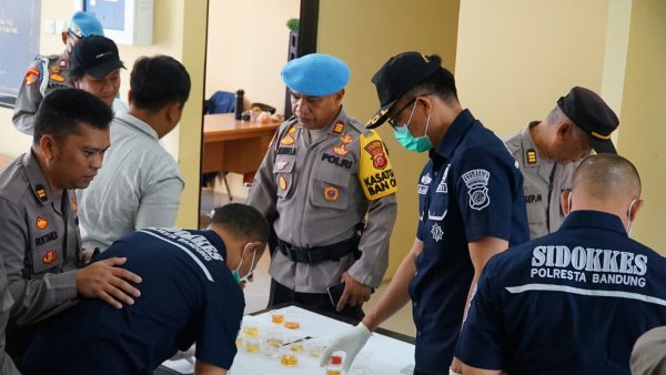 Polresta Bandung Gelar Pemeriksaan Urine Serentak kepada 455 Personel