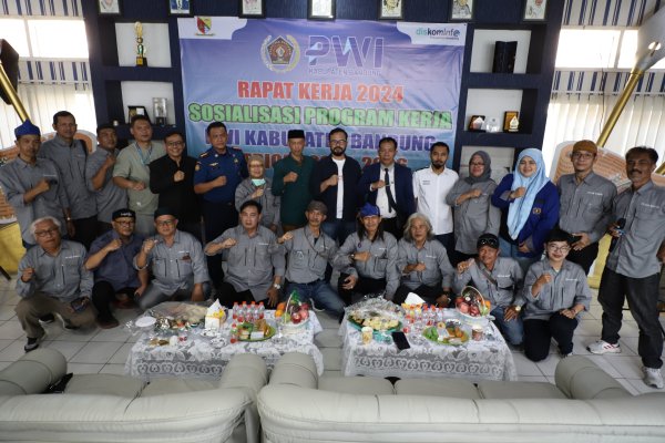 Bupati Bandung Support Rapat Kerja PWI Kabupaten Bandung