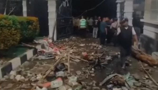 Kondisi Terkini di Gedung DPRD Jawa Barat Pasca Aksi Massa yang Mengawal Putusan MK