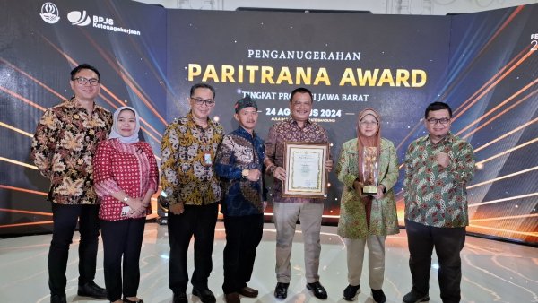 Komitmen Dukung Implementasi Jamsos Ketenagakerjaan, Pemkab Bandung Juara Pertama Paritrana Award