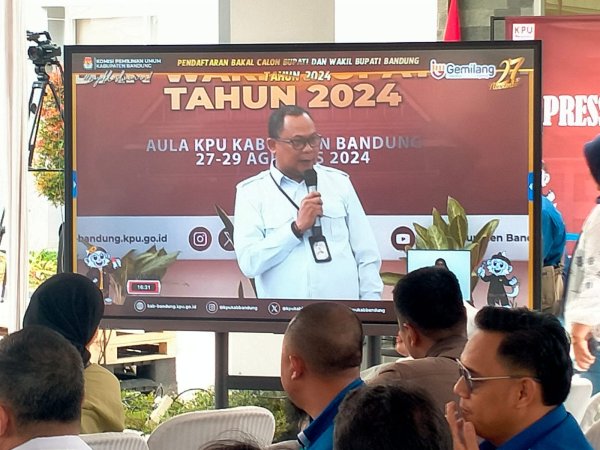Usai Daftar ke KPU, Dua Paslon Bupati dan Wakil Bupati Bandung Jalani Pemeriksaan Kesehatan