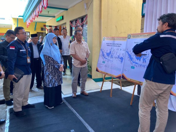 Program Sambung Listrik Gratis Targetkan 21.052 Rumah Tangga di Jawa Barat Tahun Ini