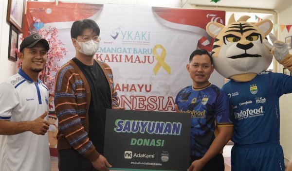 PERSIB dan AdaKami Gelar Kegiatan Sosial "Sauyunan" di Yayasan Kasih Anak Kanker Indonesia