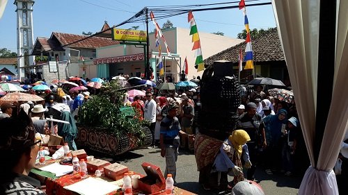 Pawai Rakyat Meriahkan HUT ke-79 Kemerdekaan RI di Kecamatan Rancakalong