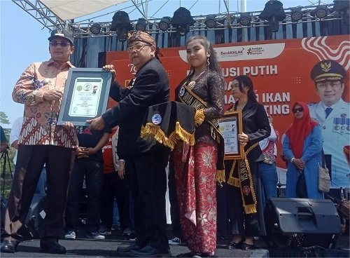 Sumedang Catat Rekor sebagai Kabupaten dengan Peserta Terbanyak dalam Gerakan Revolusi Putih dan Gemar Makan Ikan Tangkal Stunting