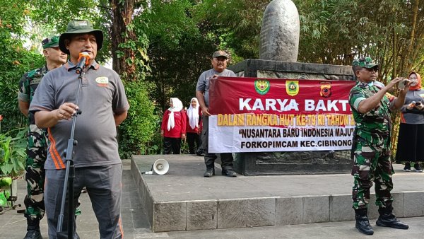 Semangat Gotong Royong Warnai Aksi Bersih-Bersih Monumen Tugu Perjuangan di Cibinong Sambut HUT RI ke-79