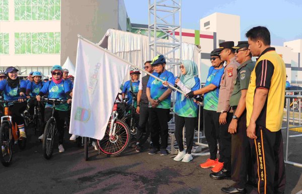 1.300 Pesepeda Meriahkan Fun Bike Hari Jadi Kabupaten Bekasi ke-74 dan HUT RI ke-79 di Aeon Mall Deltamas Cikarang