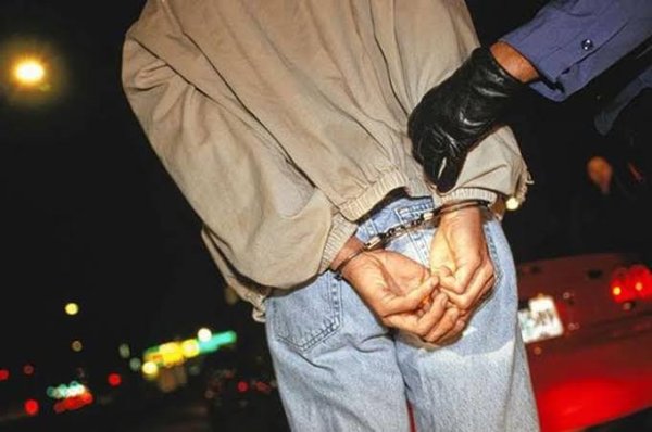 Pria di Pandeglang Nyaris Diamuk Massa karena Tertangkap Basah Mencuri Motor, Membawa Istri dan Anak