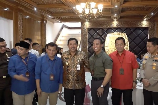 Setelah Viral Tak Salami Andika Perkasa, Pj Gubernur Jateng Klarifikasi