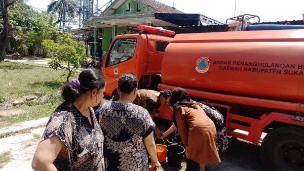 BPBD Kabupaten Sukabumi Salurkan Air Bersih untuk Warga Terdampak Kekeringan