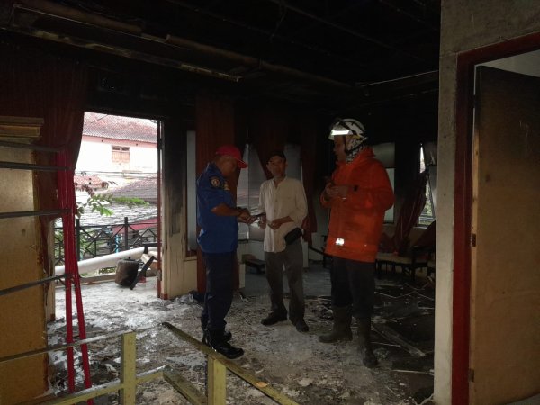 Diduga Akibat Korsleting Listrik, Rumah 2 Lantai di Sukabumi Kebakaran