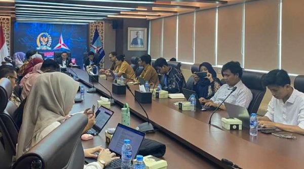 Koalisi Masyarakat Sipil Sampaikan Pesan RPP KEN ke Fraksi Demokrat