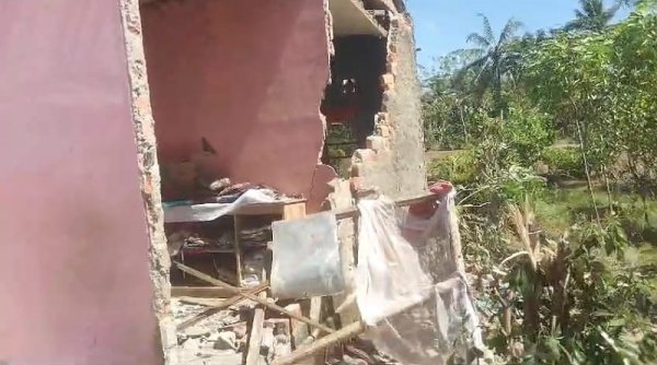 Gempa Merusak Sebuah Rumah di Sukabumi