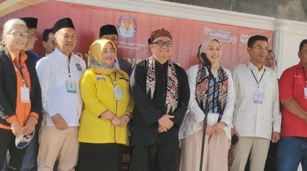Paslon Syakur - Putri "Rival" Petahana Pada Pilbup Garut