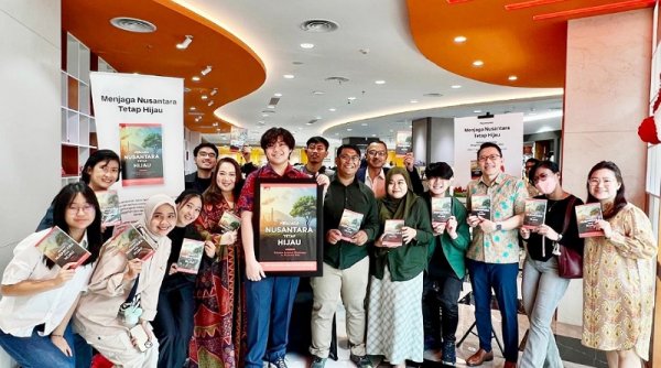 Peluncuran Buku "Menjaga Nusantara Tetap Hijau" oleh Tobias Utomo Budiman