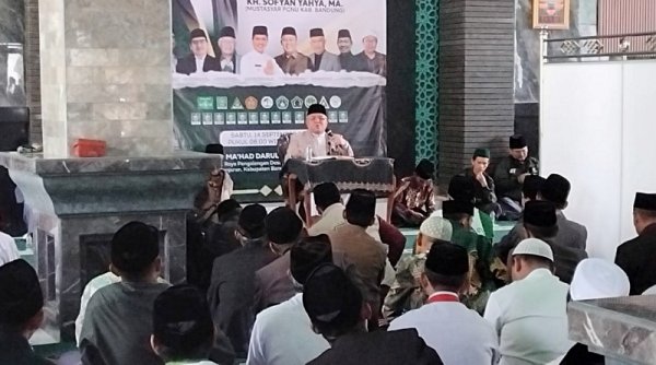 Tausiah Kiai Sofyan Yahya, Kajian Kitab Hikam di Pesantren Darul Hikam
