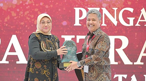 Dorong Angka Universal Coverage Jamsostek Terus Meningkat, Ma'ruf Amin Beri Paritrana Award