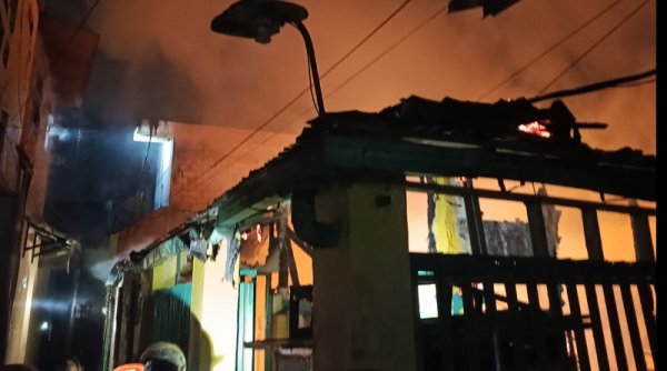Kebakaran di Permukiman Padat Penduduk Sukabumi, 1 Rumah Ludes 4 Terdampak