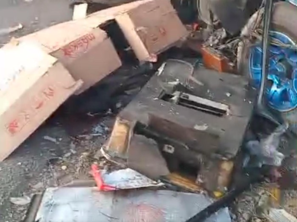 Tragedi di Banyuwangi : Elf Travel Tabrak Towing, Empat Nyawa Melayang