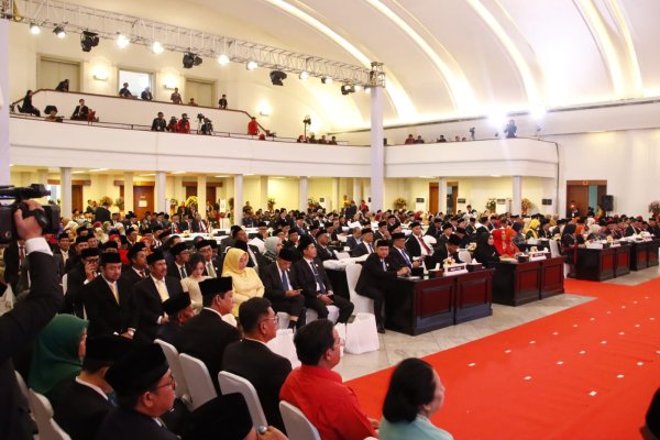 120 Legislator Jawa Barat Resmi Dilantik, Siap Menjalankan Tugas