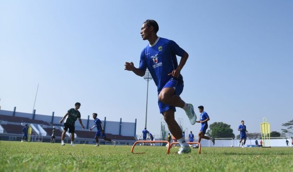 Henhen Herdiana Siap Hadapi Jadwal Padat PERSIB pada September 2024