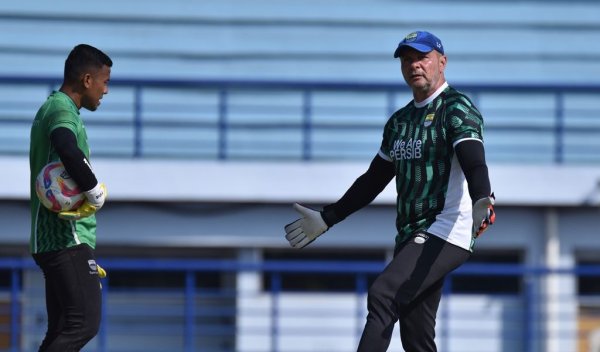 Pelatih Kiper PERSIB Tidak Khawatir Kevin Mendoza Absen Lawan PSM, Percaya pada Kualitas Teja Paku Alam