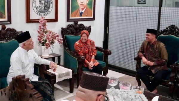 Bakal Calon Gubernur Jatim Risma Ziarah ke Makam Pendiri NU