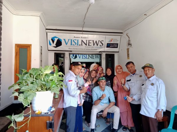 Kedatangan Ali Syakieb di Sambut Antusias Emak-Emak dan Warga Komplek Bumi Baleendah Asri, Berebut ingin Foto Selfie
