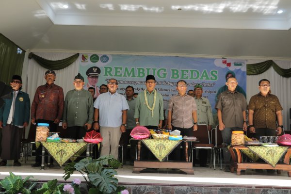 Bupati Bandung bersama Masyarakat Bahas Rencana Pembangunan SMAN di Desa Sukamanah Rancaekek