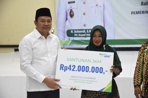 Plt. Bupati Sidoarjo Beri Jaring Pengaman Sosial untuk RT/RW dengan BPJS Ketenagakerjaan