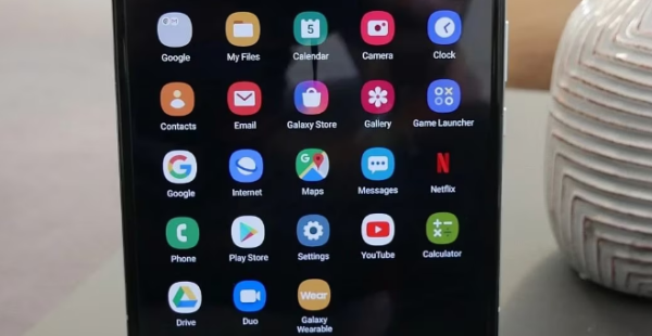 Menghadapi Bloatware: Tantangan Pengguna Smartphone Baru