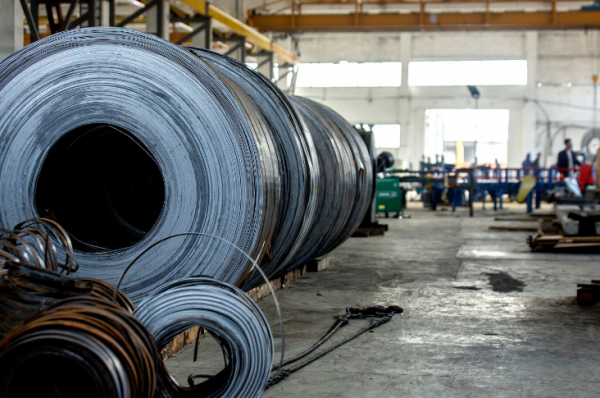 Lonjakan Impor Baja dari China Ancaman bagi Produsen Baja Lokal di Indonesia
