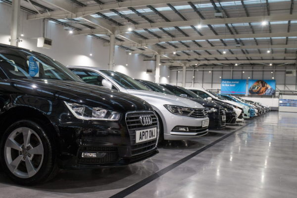 7 Kesalahan yang Harus Dihindari Saat Membeli Mobil di Dealer
