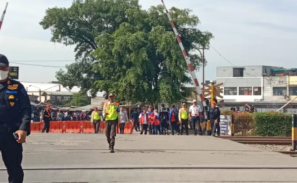 PT KAI Daop 2 Bandung Tutup Perlintasan Rel Kereta di Ciroyom seiring Peresmian Flyover Ciroyom