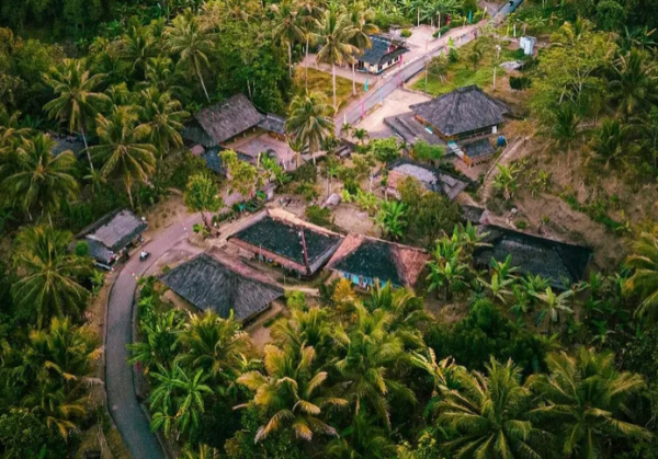 PLN Dukung Pelestarian Budaya Lokal Melalui Bantuan Infrastruktur di Kampung Kuta