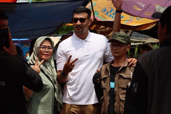 Road Show Cawabup Bandung Ali Syakieb Silaturahmi Dengan Pedagang Pasar Tumpah di Depan Stadion Si Jalak Harupat