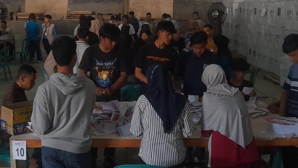 KPU Kabupaten Sukabumi Mulai Sortir dan Lipat Surat Suara Pemilihan Bupati-Wakil Bupati