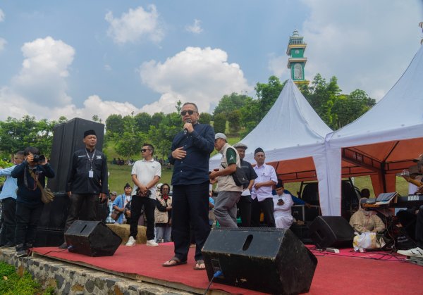 Ketika Masyarakat Keluhkan Jalan Rusak di Sukabumi ke Calon Bupati Iyos Somantri