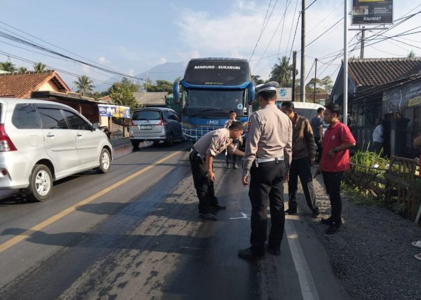 Kecelakaan di Sukabumi: Truk Hantam Angkot, 1 Orang Tewas, 8 Luka